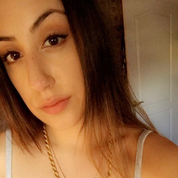 Meet your Posher, Andrea - Picture 1 of 4